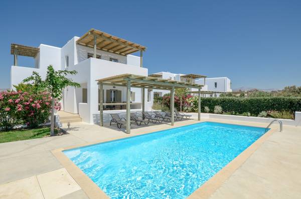 Grand 5 Bedroom Villa With Private Pool And Hot Tub - in a glimpse